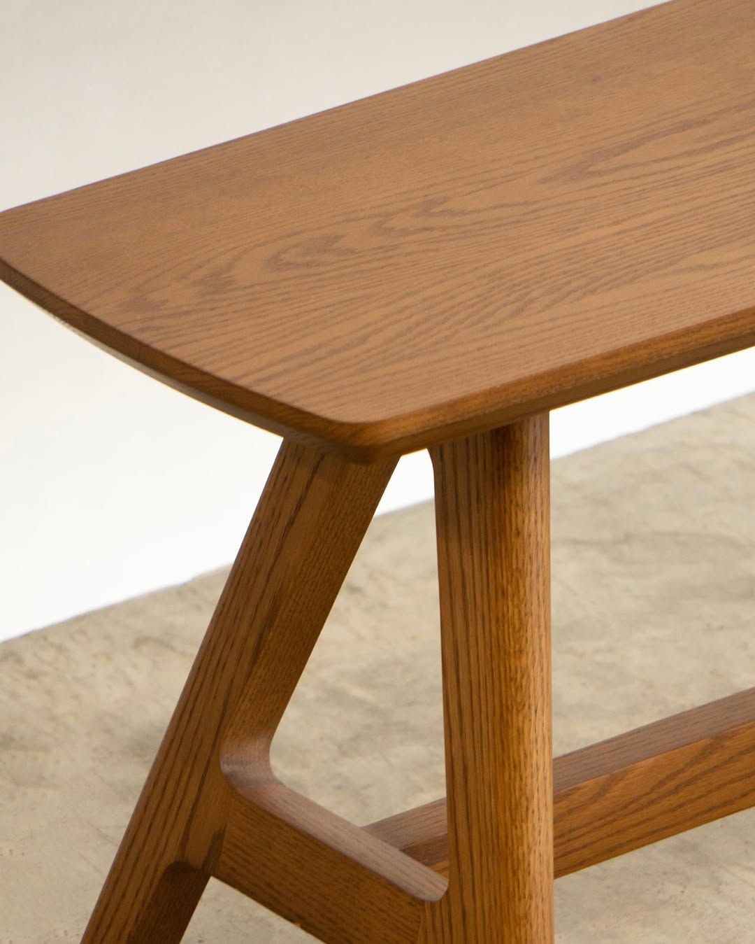 Nichi Table